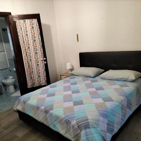Affitti Brevi Ferrera Monolocale Ferrera 20 Minuti Da Rho Fiera E San Siro Apartman Bareggio Kültér fotó