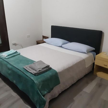 Affitti Brevi Ferrera Monolocale Ferrera 20 Minuti Da Rho Fiera E San Siro Apartman Bareggio Kültér fotó